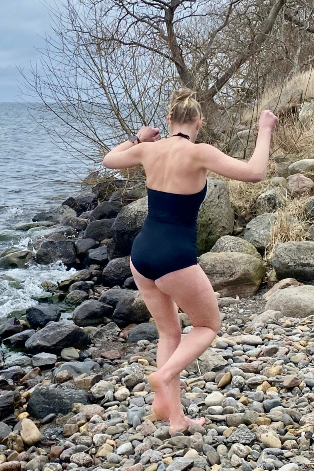 Thursday Thrills - Halterneck Baddräkt - Svart