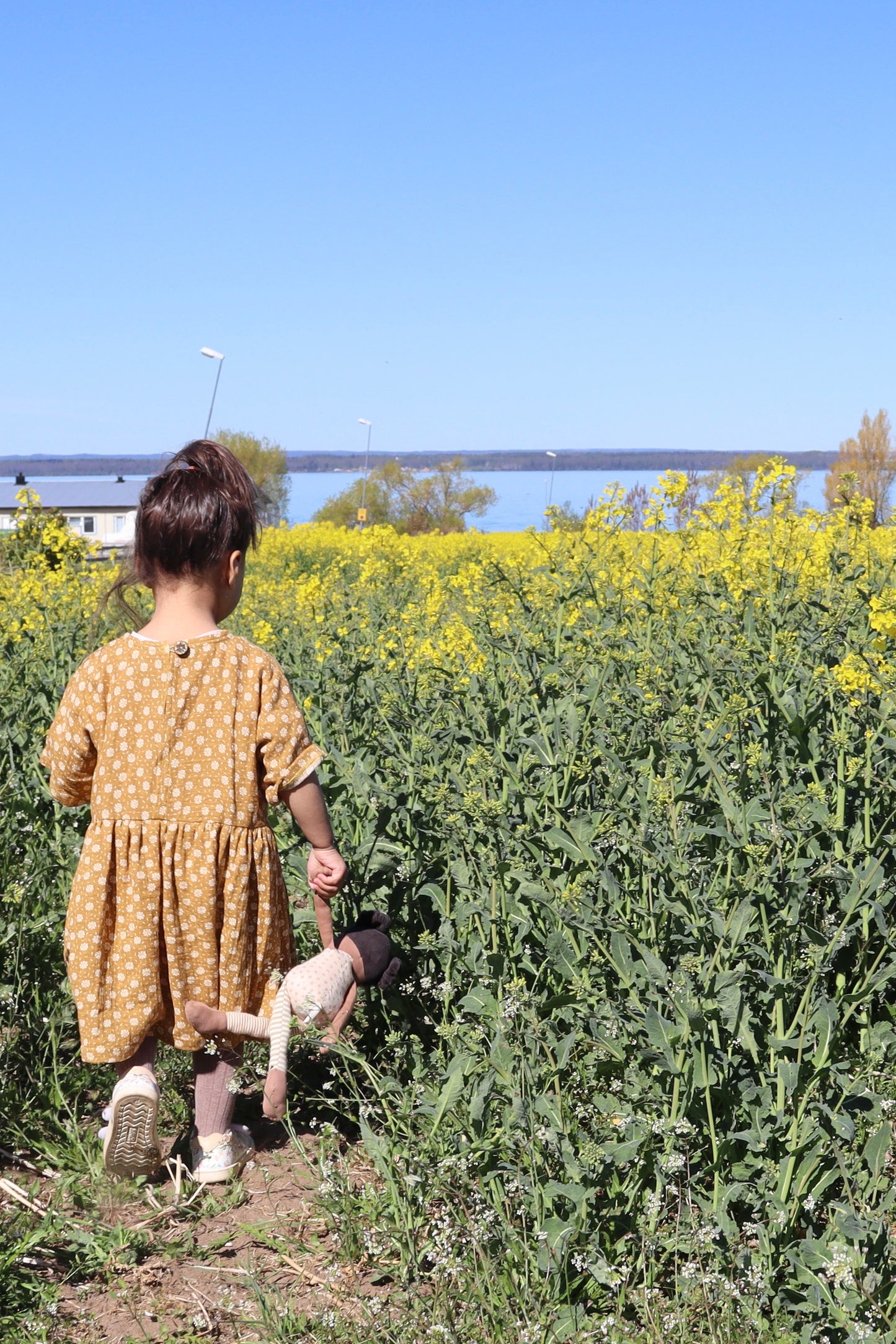 Ekologisk Oversized Sommarklänning - Brun med Vita Blommor