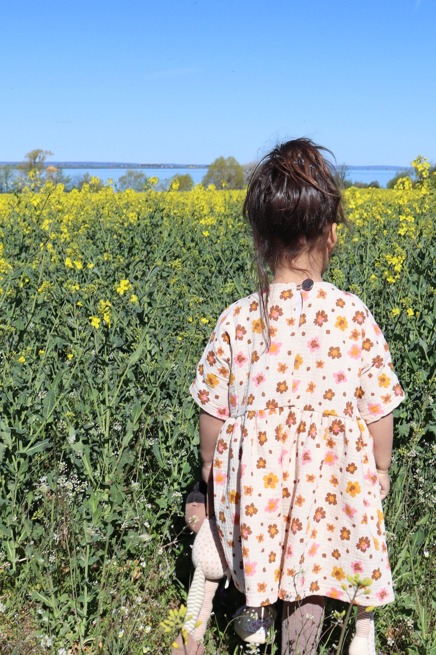 Ekologisk Oversized Sommarklänning - Naturvit med Blommor