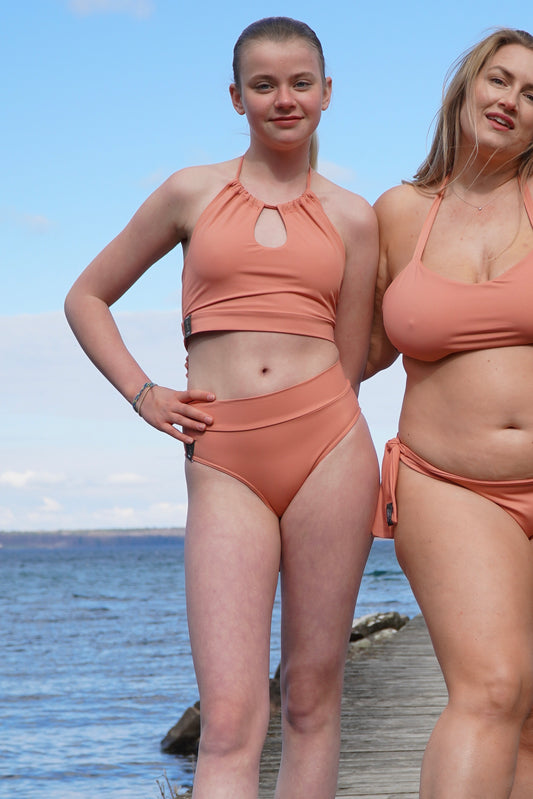 Thursday Thrills - Bikinitrosor - Rosa Korall