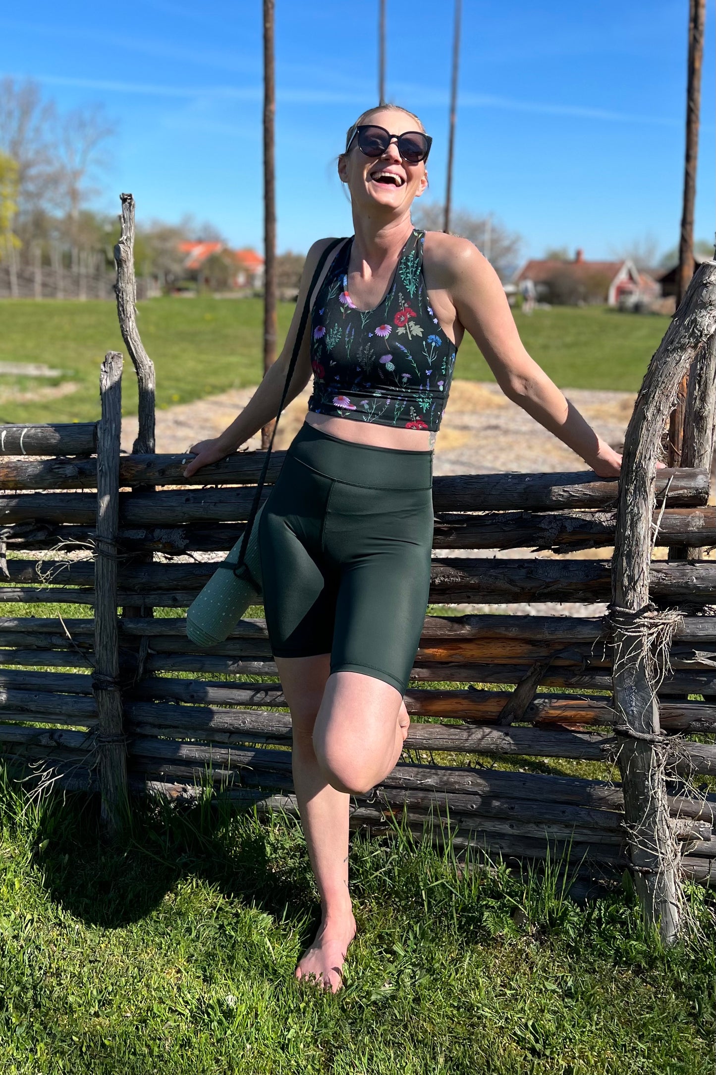 Sunny Saturday - Sports Bra - Black