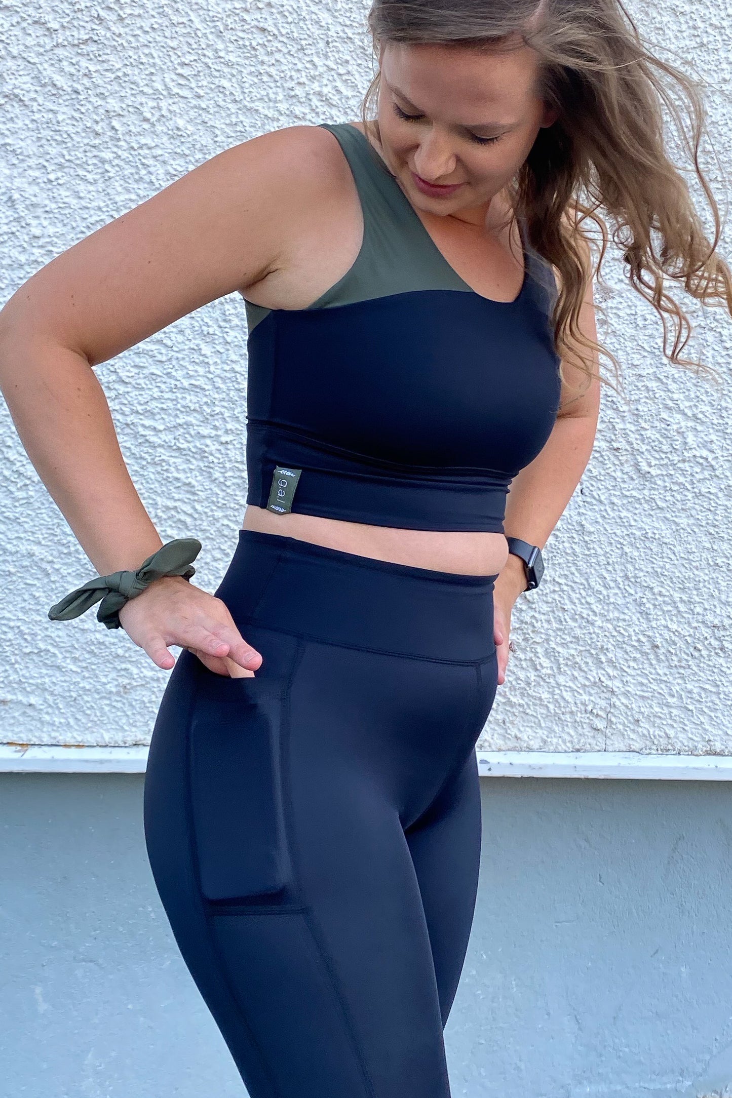 Monday Morning - Sports Bra - Black/Olive Green